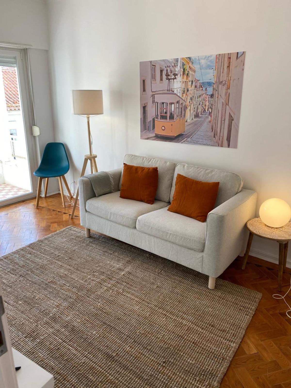 Apartment Sunny With A Balcony Lissabon