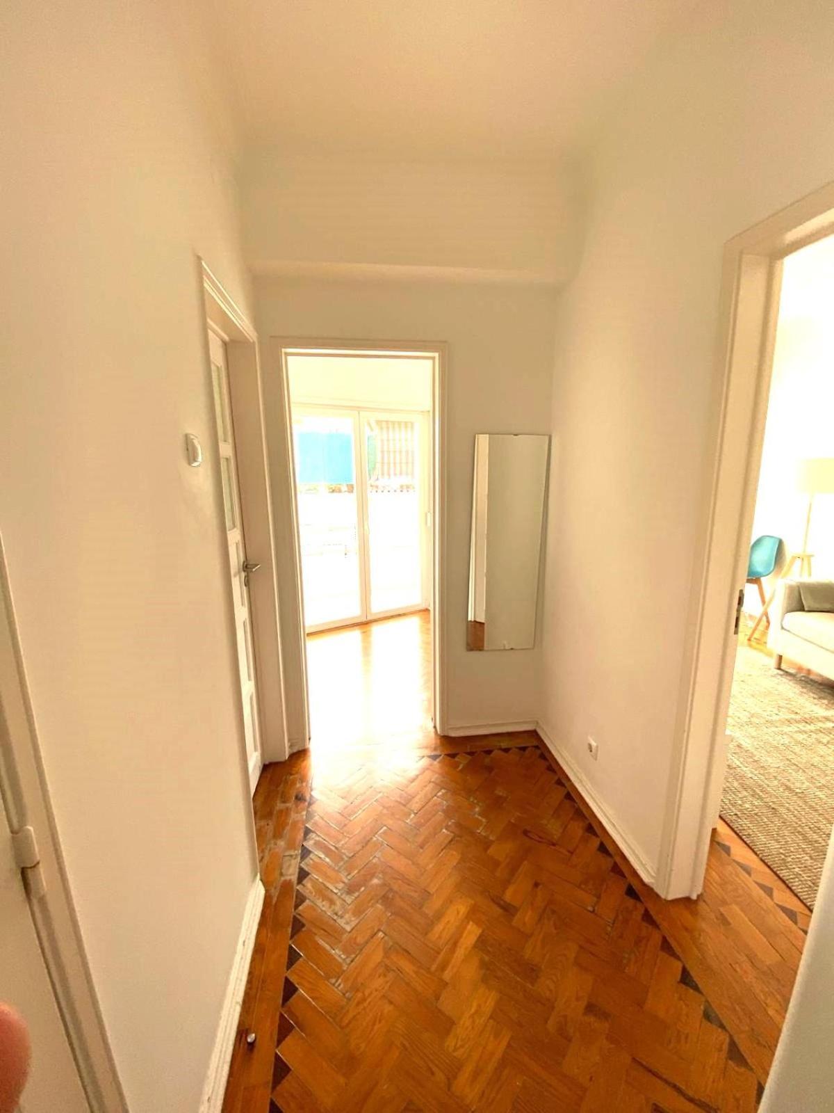 Apartment Sunny With A Balcony Lissabon