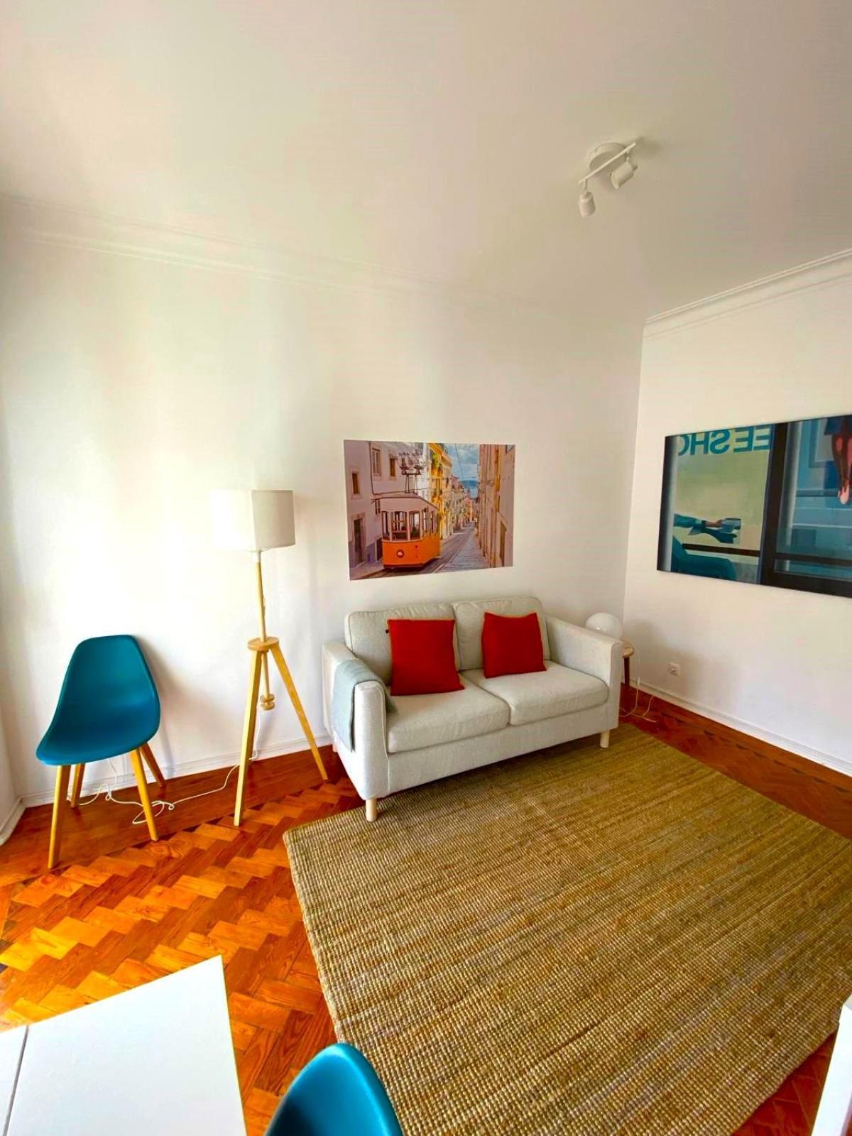 Apartment Sunny With A Balcony Lissabon